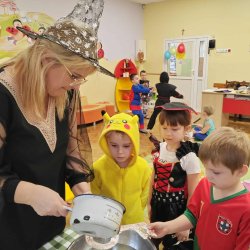 f6a219b7-c32b-465c-a312-05cff2d02ce8